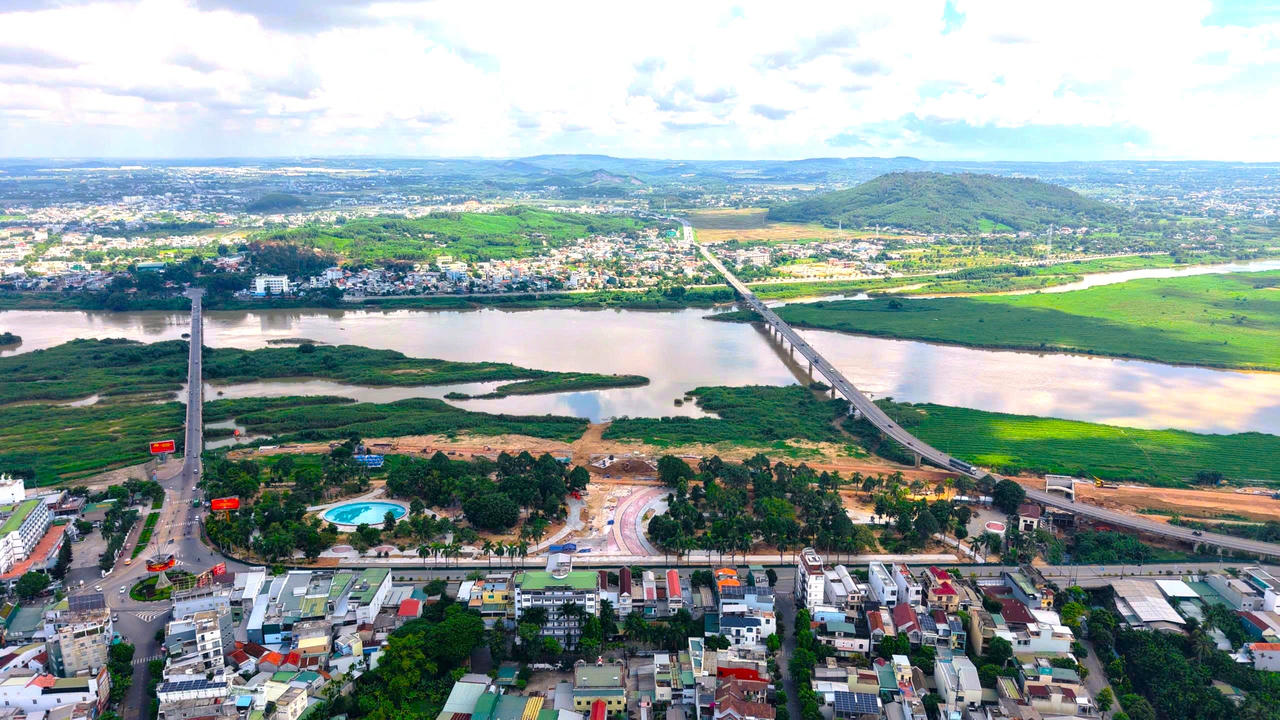 Dự án kè chống sạt lở bờ nam sông Trà Khúc 380 tỷ đồng tăng tốc về đích