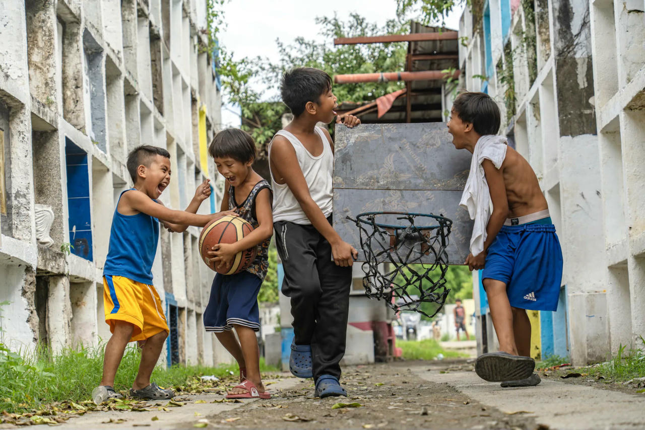 Giải Ba thuộc về tác phẩm “Collaboration” của Val P. Bagabaldo (Ảnh: FIBA)