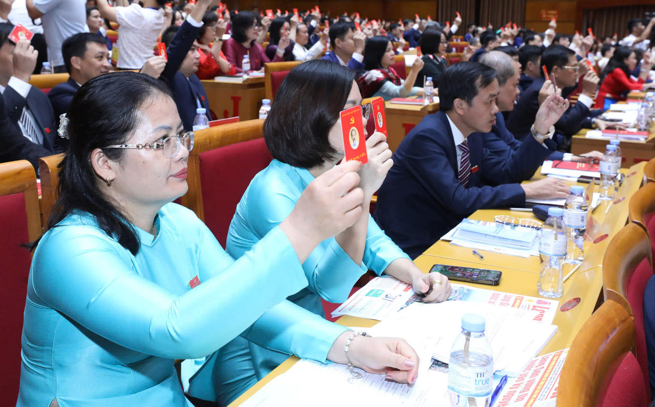  398 đại biểu đại diện cho hơn 71
nghìn đảng viên, thuộc 69 đảng bộ trực thuộc Tỉnh ủy Lạng Sơn đã về dự Đại
hội.