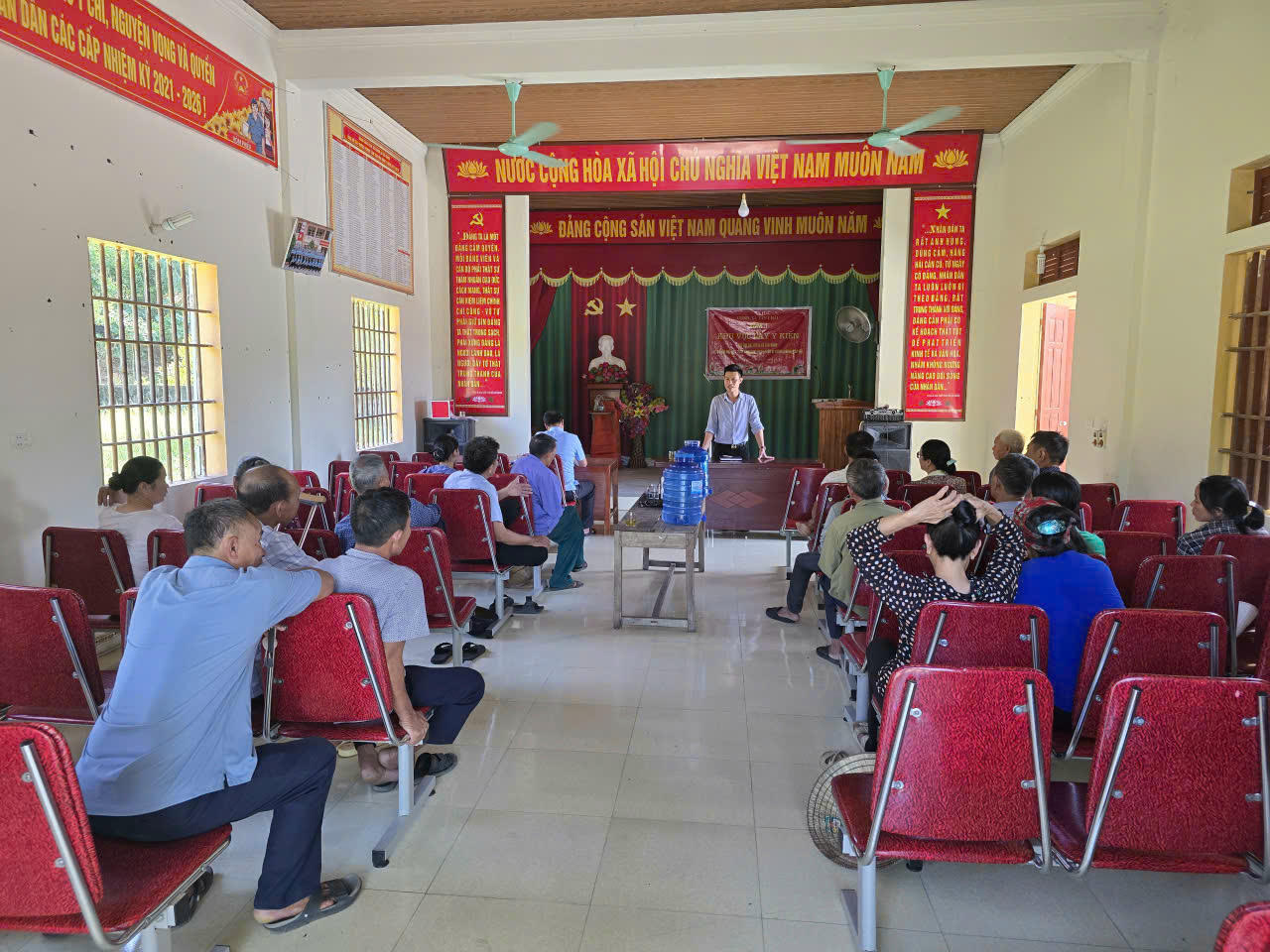 Chính quyền và người dân xã Tân Châu, tỉnh Nghệ An thống nhất phương án TĐC cho các hộ dân bị ảnh hưởng.