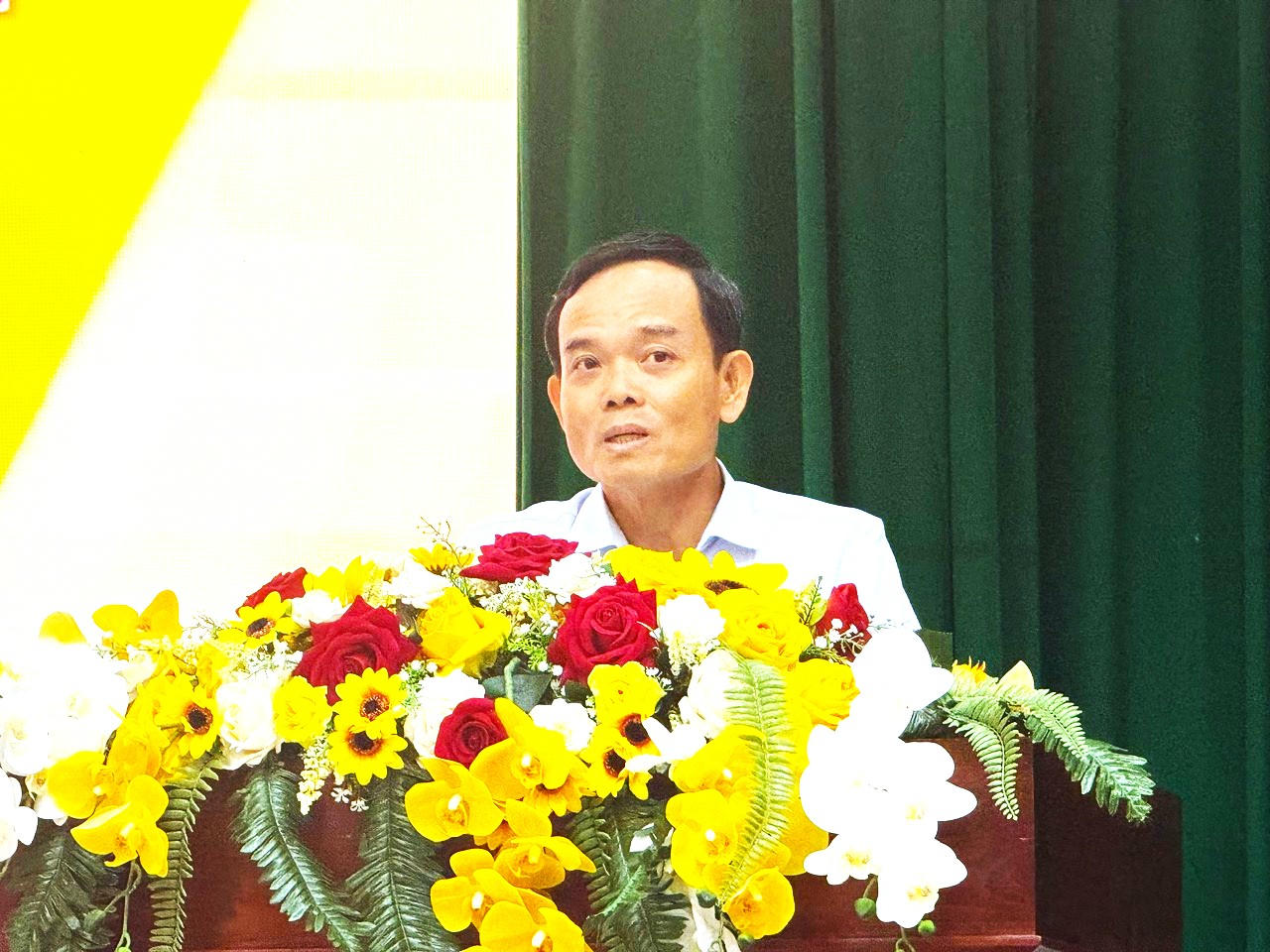 Bí thư Thành ủy Trần Lưu Quang phát biểu tại buổi tiếp xúc cử tri