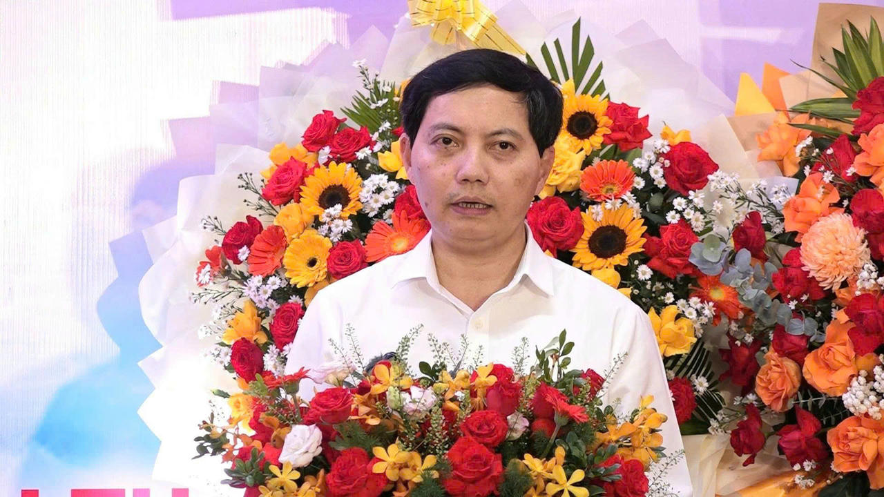 Ông Trần Đức Vinh, Bí thư Chi bộ, Tổng Biên tập Báo Công lý phát biểu tại Lễ khai trương