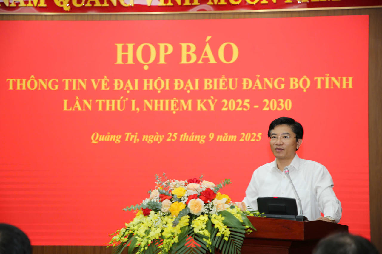 Ông Trương An Ninh - Trưởng Ban Tuyên giáo và Dân vận Tỉnh ủy Quảng Trị phát biểu tại buổi họp báo.