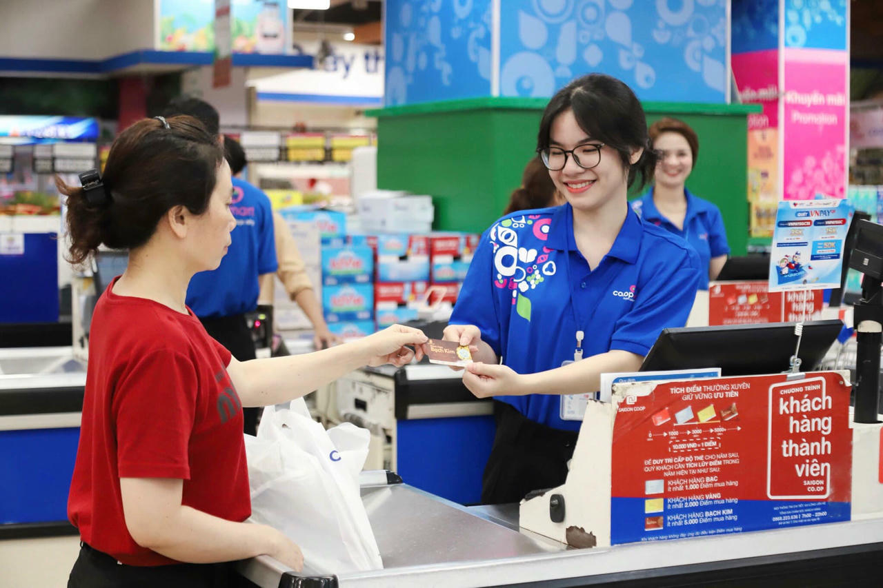 Áp lực chi tiêu tăng, Saigon Co.op tung ưu đãi thiết yếu giúp hộ gia đình tiết kiệm hàng trăm nghìn đồng mỗi tháng