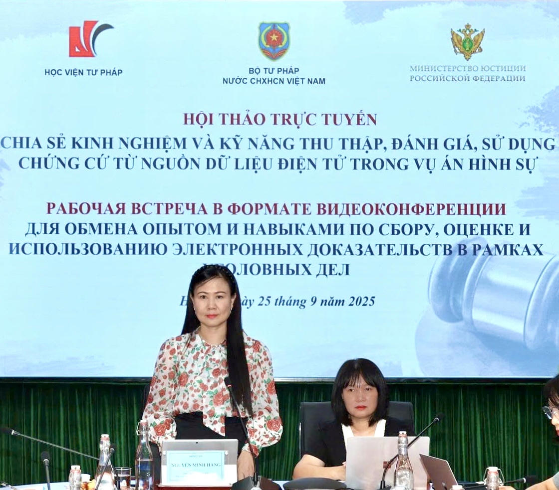   Phó Giám đốc Học viện Tư pháp Nguyễn Minh Hằng phát biểu khai mạc.  