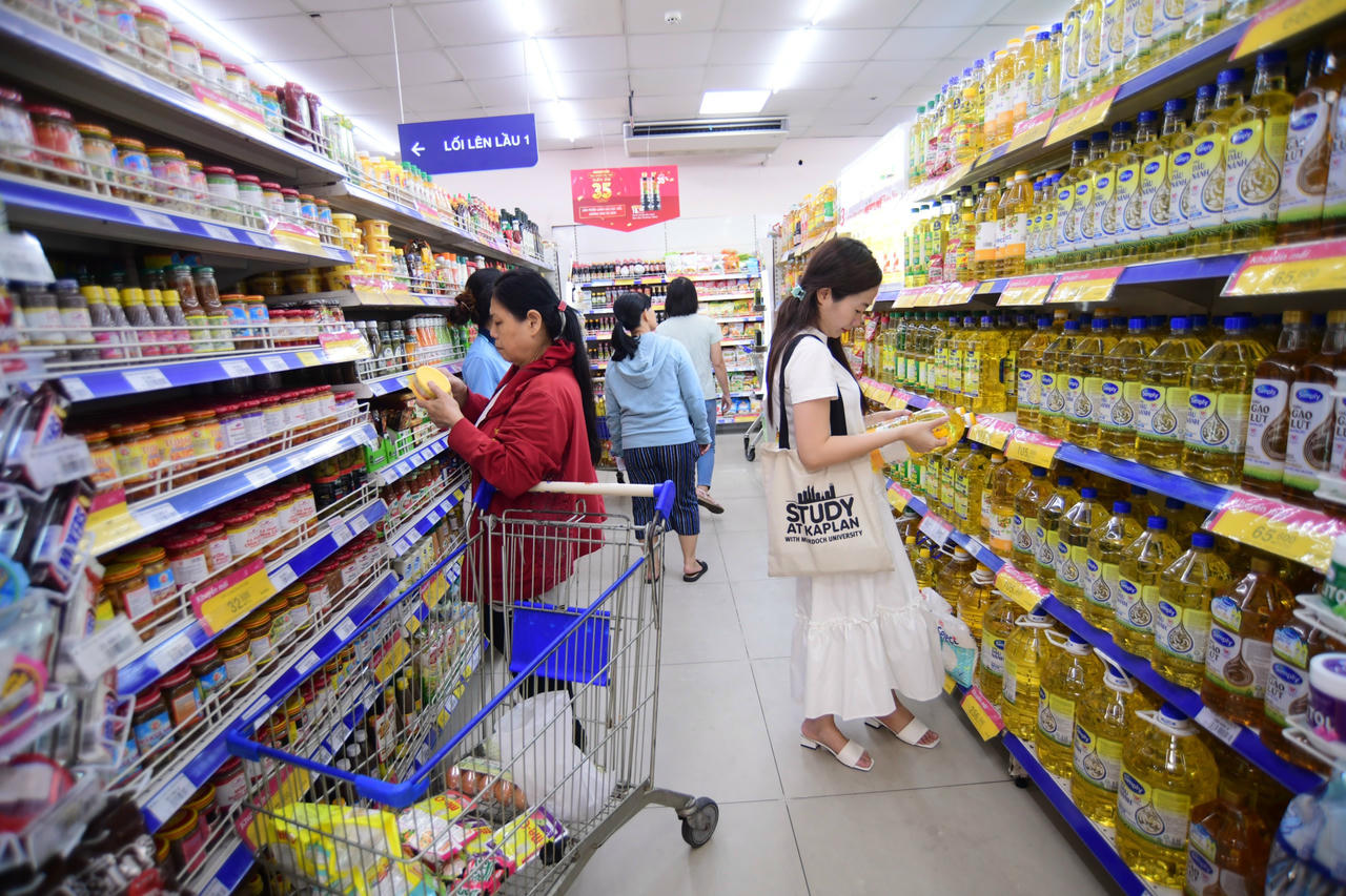 Thực phẩm công nghệ, gia vị... được áp dụng ưu đãi mua nhiều giá rẻ, mua 2 tặng 1