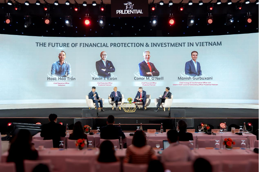 Các đại diện Prudential Việt Nam tham gia chia sẻ góc nhìn về tương lai bảo vệ tài chính và đầu tư tại Việt Nam