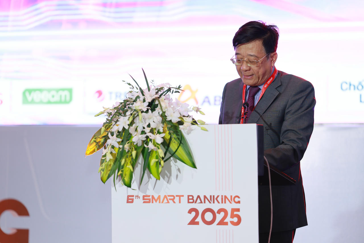 Ông Nguyễn Quốc Hùng, Phó Chủ tịch kiêm Tổng Thư ký Hiệp hội Ngân hàng Việt Nam, phát biểu khai mạc chương trình (Ảnh: HHANMQG)