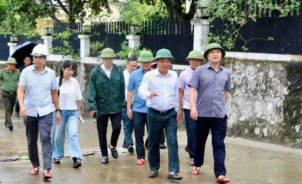 Đoàn công tác số 4 còn có lãnh đạo các sở, ngành, đơn vị và địa phương liên quan.