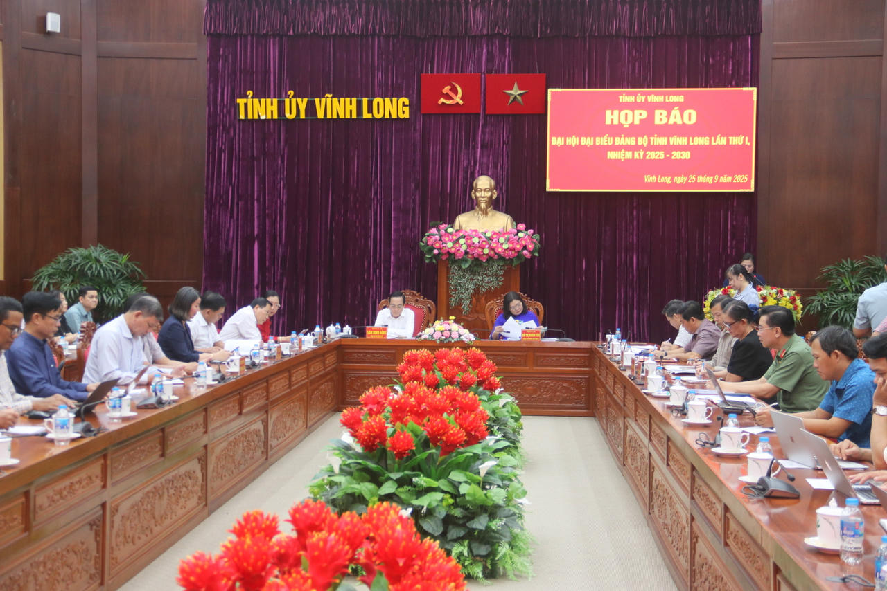 Quang cảnh họp báo.