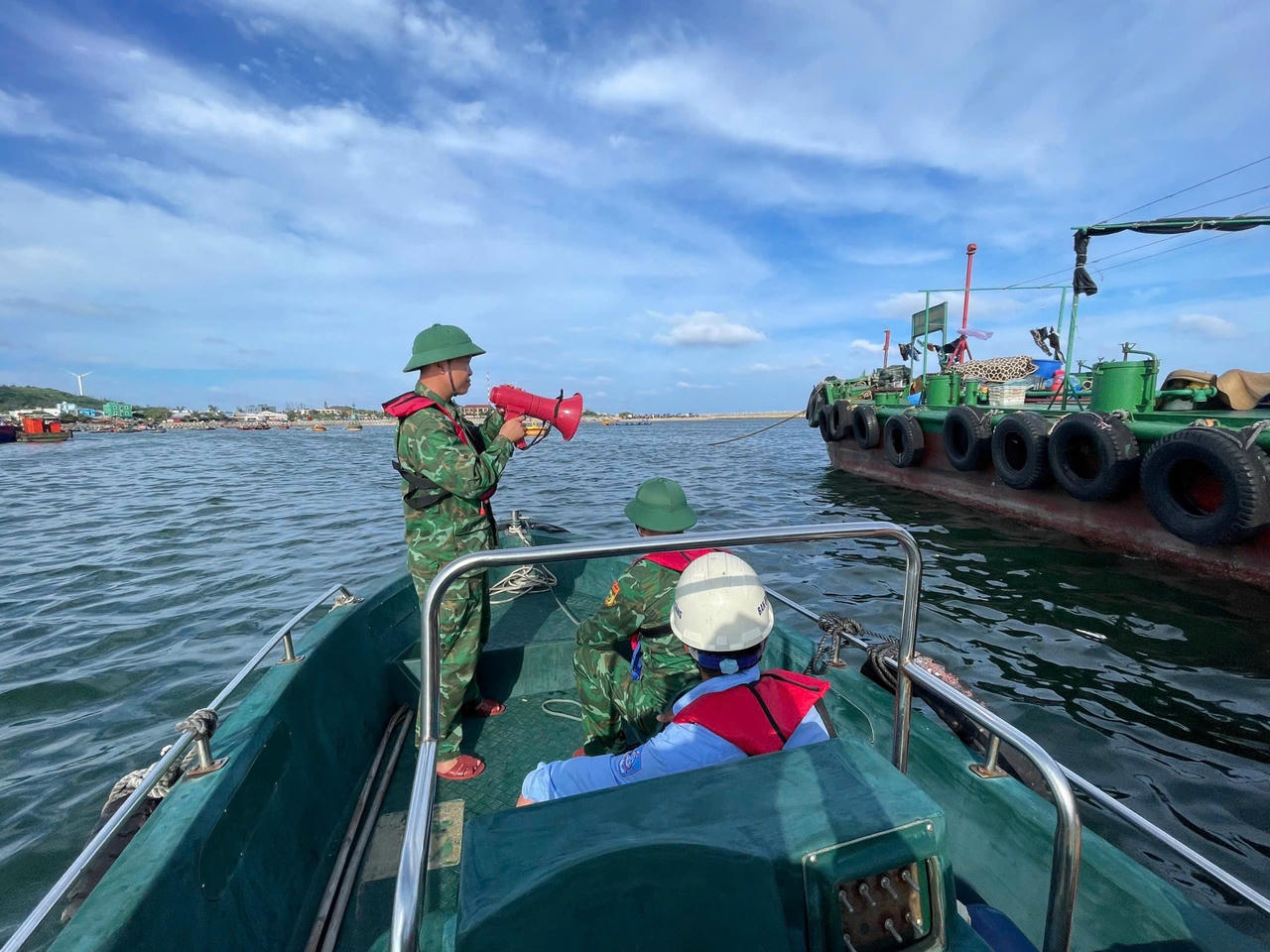 Phòng chống bão Matmo, Hải Phòng ban hành lệnh cấm biển 