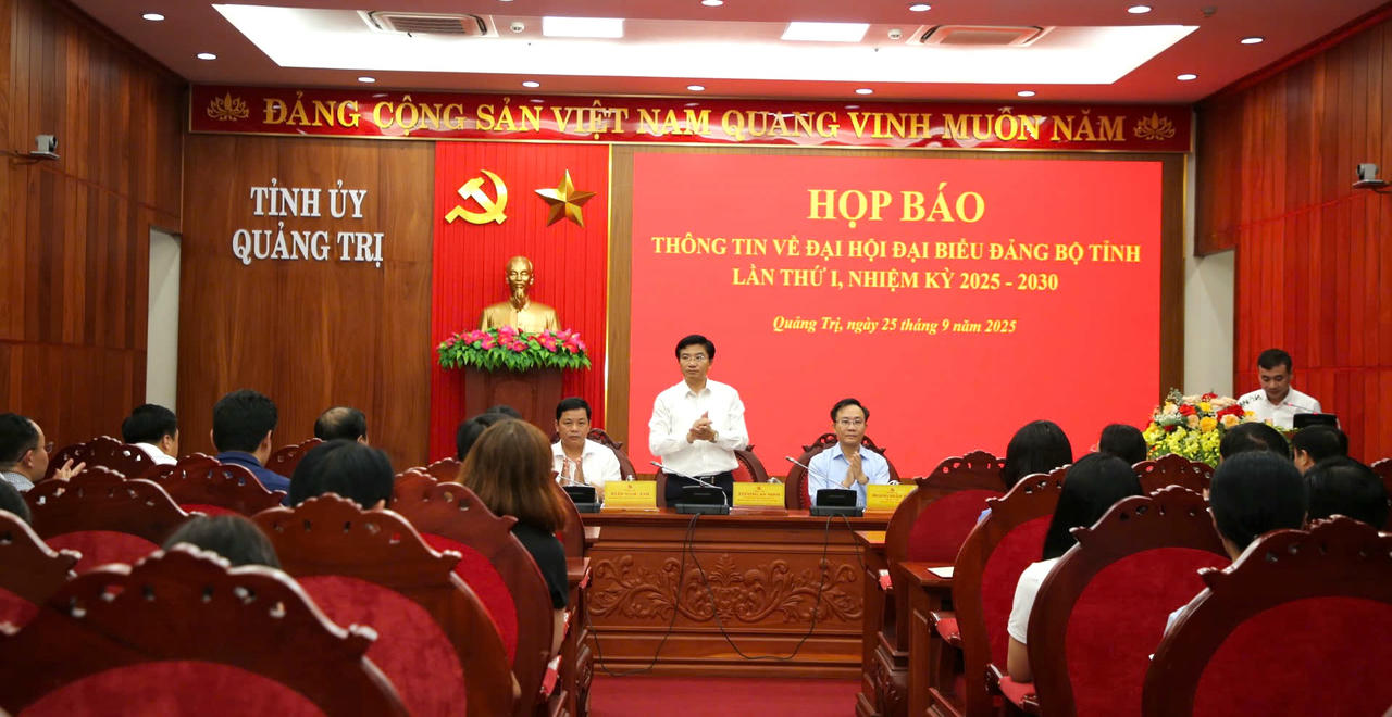 Quảng cảnh buổi họp báo.