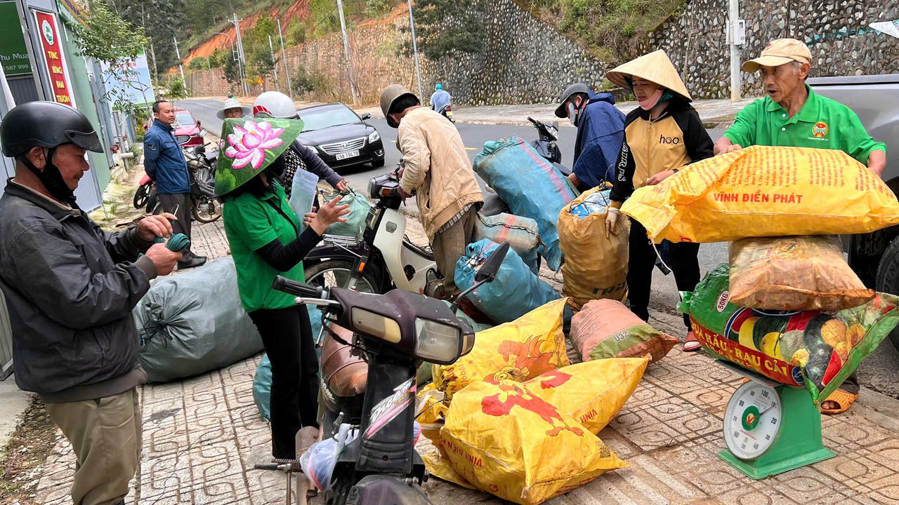 Nông dân Lâm Đồng đổi bao bì thuốc bảo vệ thực vật lấy quà tặng