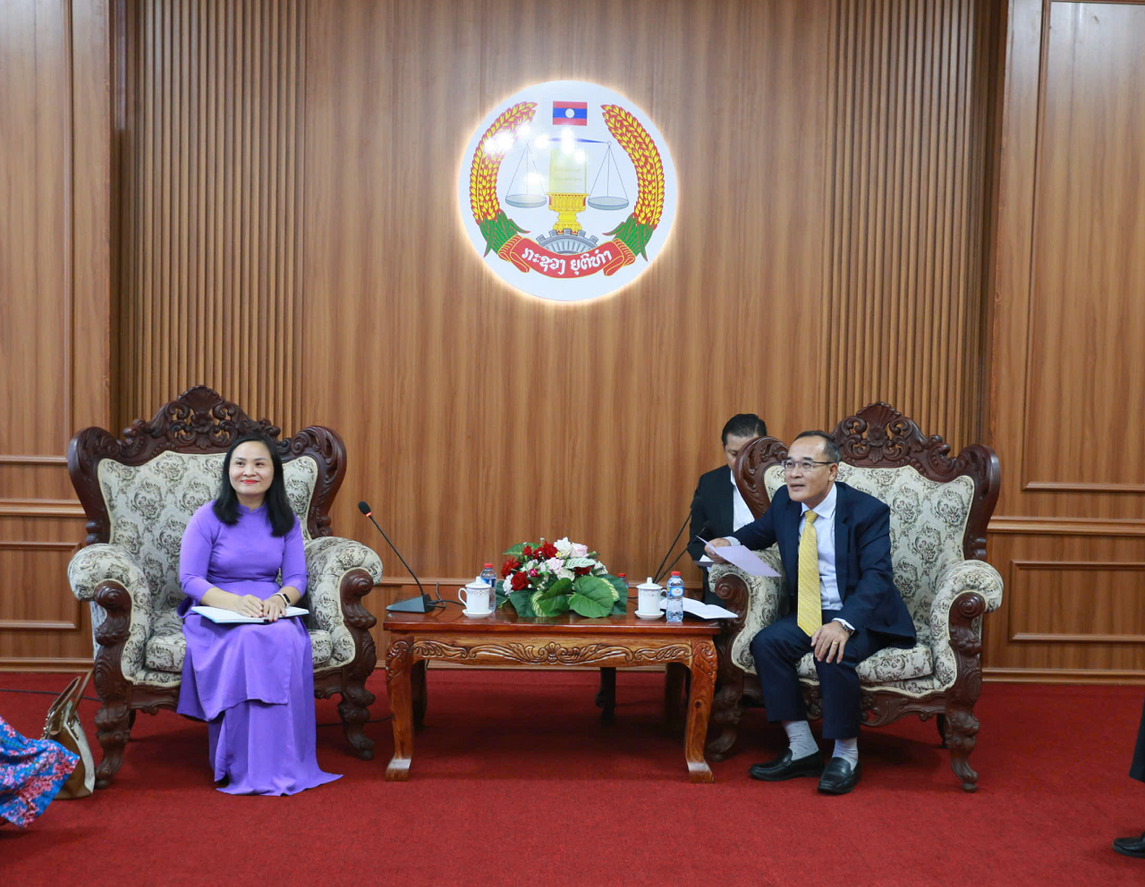 Đoàn công tác Cục Quản lý THADS và Vụ Pháp luật quốc tế, Bộ Tư pháp Việt Nam làm việc tại Lào