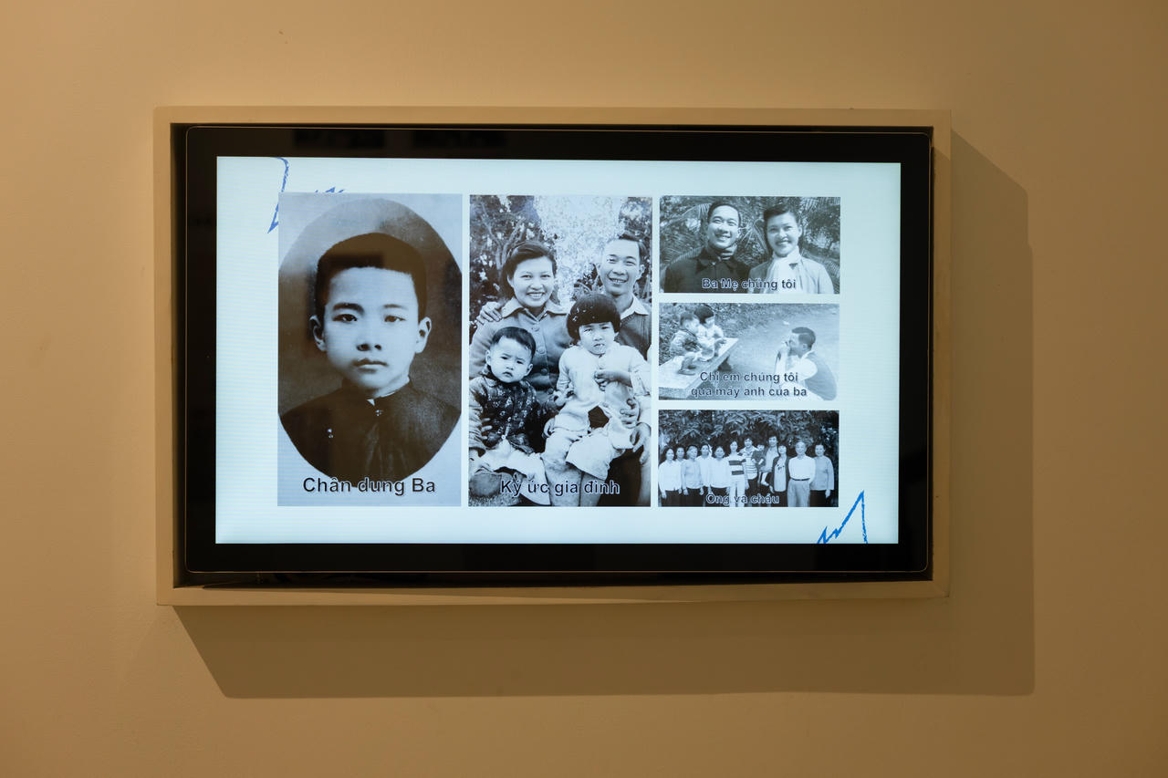 Những bức ảnh gia đình của nhà thơ Tố Hữu được treo trang trọng tại Bảo tàng Tố Hữu (Ảnh: Thanh Hoa).