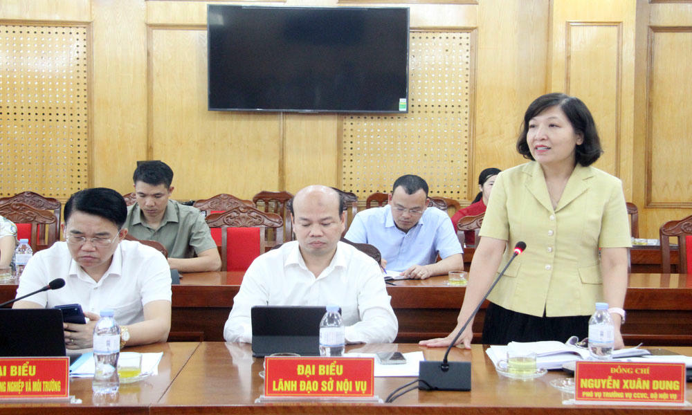 Phó Vụ trưởng Vụ Công chức, viên chức Nguyễn Xuân Dung phát biểu tại buổi làm việc.