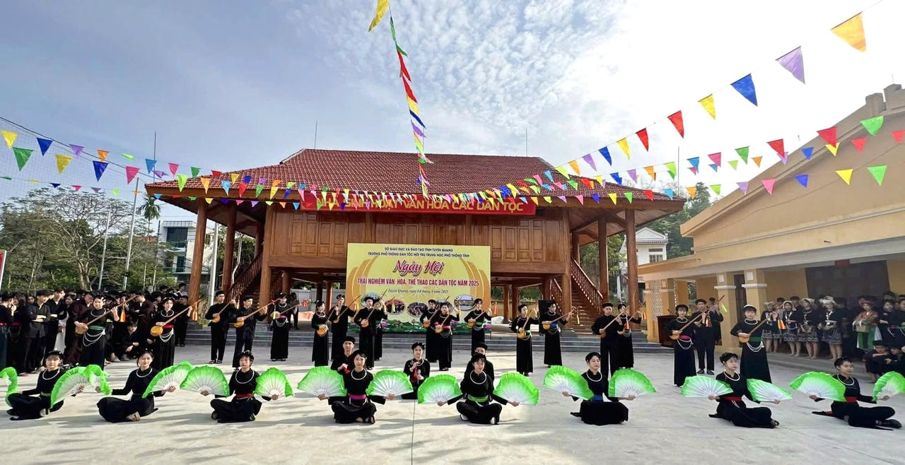 Trường Phổ thông Dân tộc Nội trú THPT tỉnh Tuyên Quang: Học để lập thân - Giữ gốc để hội nhập