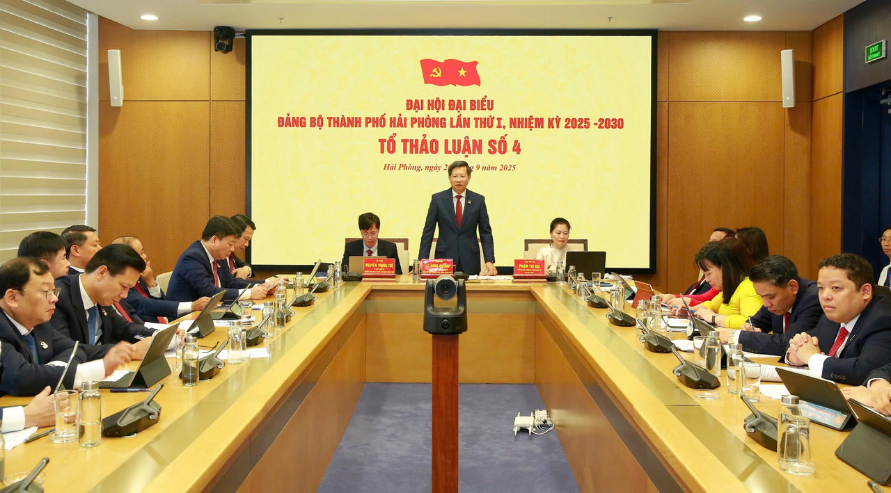 Đại hội chia thành 8 tổ thảo luận tham gia ý kiến vào các dự thảo Văn kiện Đại hội XIV của Đảng, Văn kiện Đại hội Đảng bộ TP.