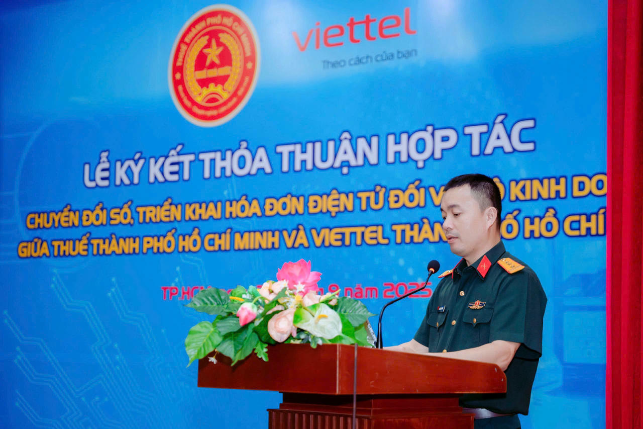 Ông Ngô Mạnh Hùng - Giám đốc Viettel TP HCM phát biểu tại Lễ ký kết.