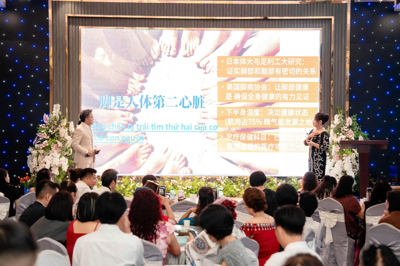 Khách mời tham dự hội thảo được lắng nghe nhiều chia sẻ quý báu từ các chuyên gia giàu kinh nghiệm và kiến thức về Thủy liệu pháp 