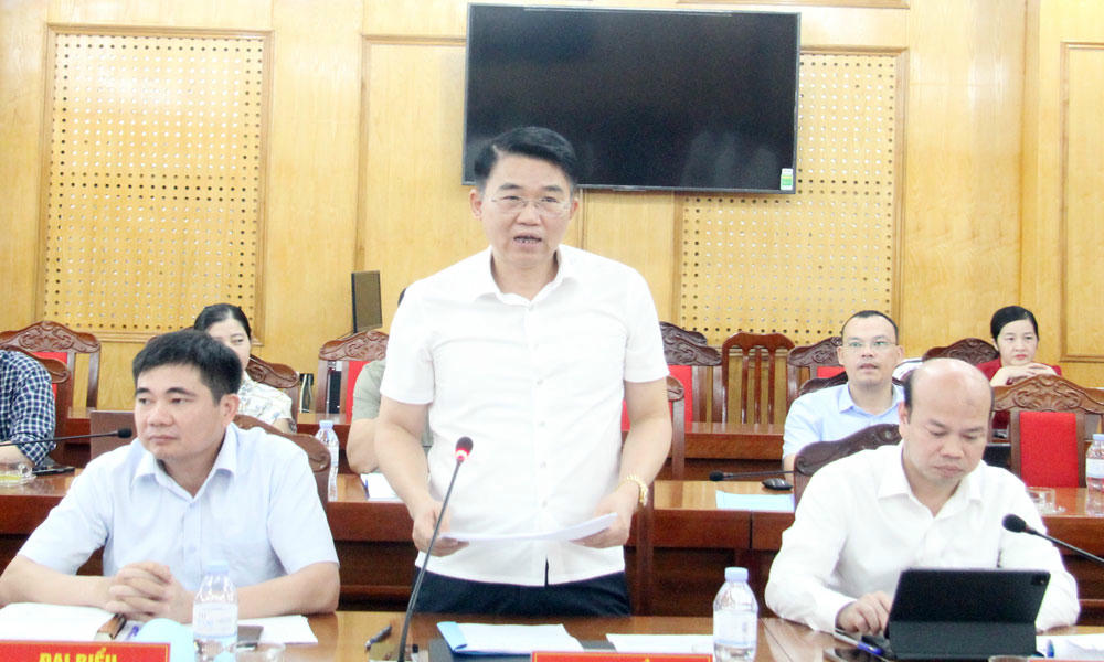 Đại diện Sở Nông nghiệp và Môi trường trao đổi, tháo gỡ các nội dung liên quan.