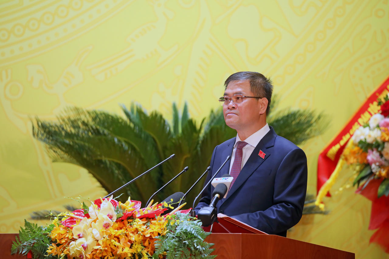 Chủ tịch UBND tỉnh Quảng Ninh Bùi Văn Khắng phát biểu tại Đại hội.