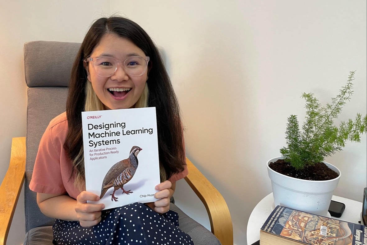 Cuốn sách 'Thiết kế hệ thống học máy' của Huyền Chip