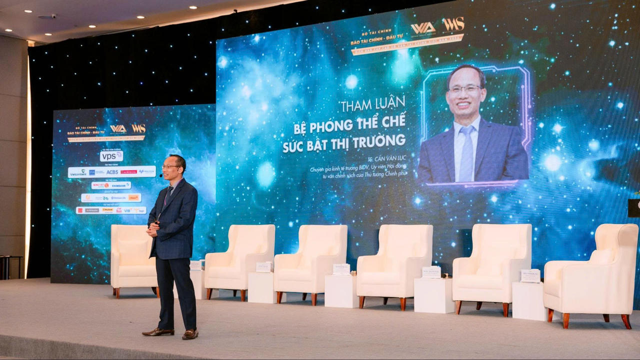 “Bất động sản Việt Nam đã có những tín hiệu hồi phục rõ
nét sau giai đoạn trầm lắng”, theo TS. Cấn Văn Lực