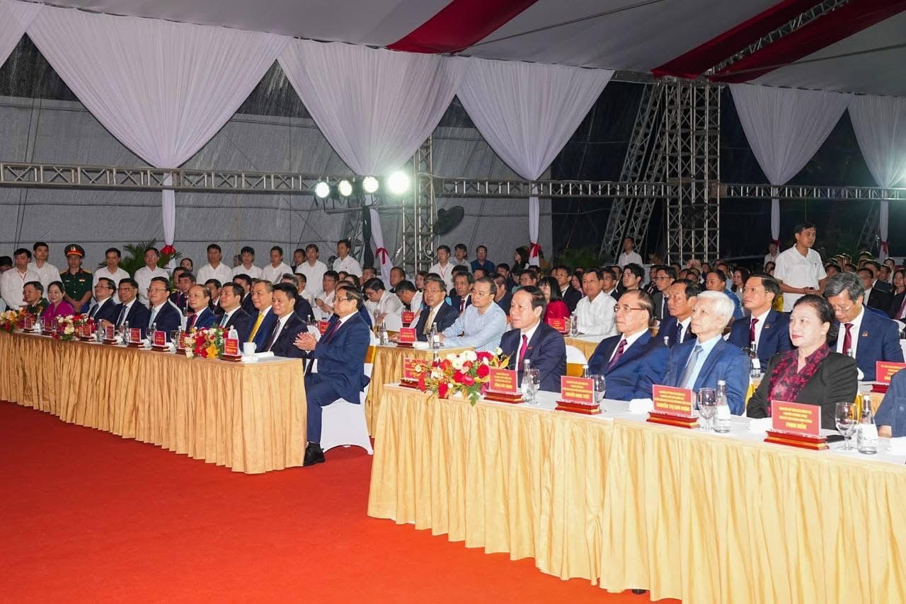 Các đại biểu dự tham dự buổi Lễ khởi công 2 Dự án trọng điểm tại TP Hải Phòng