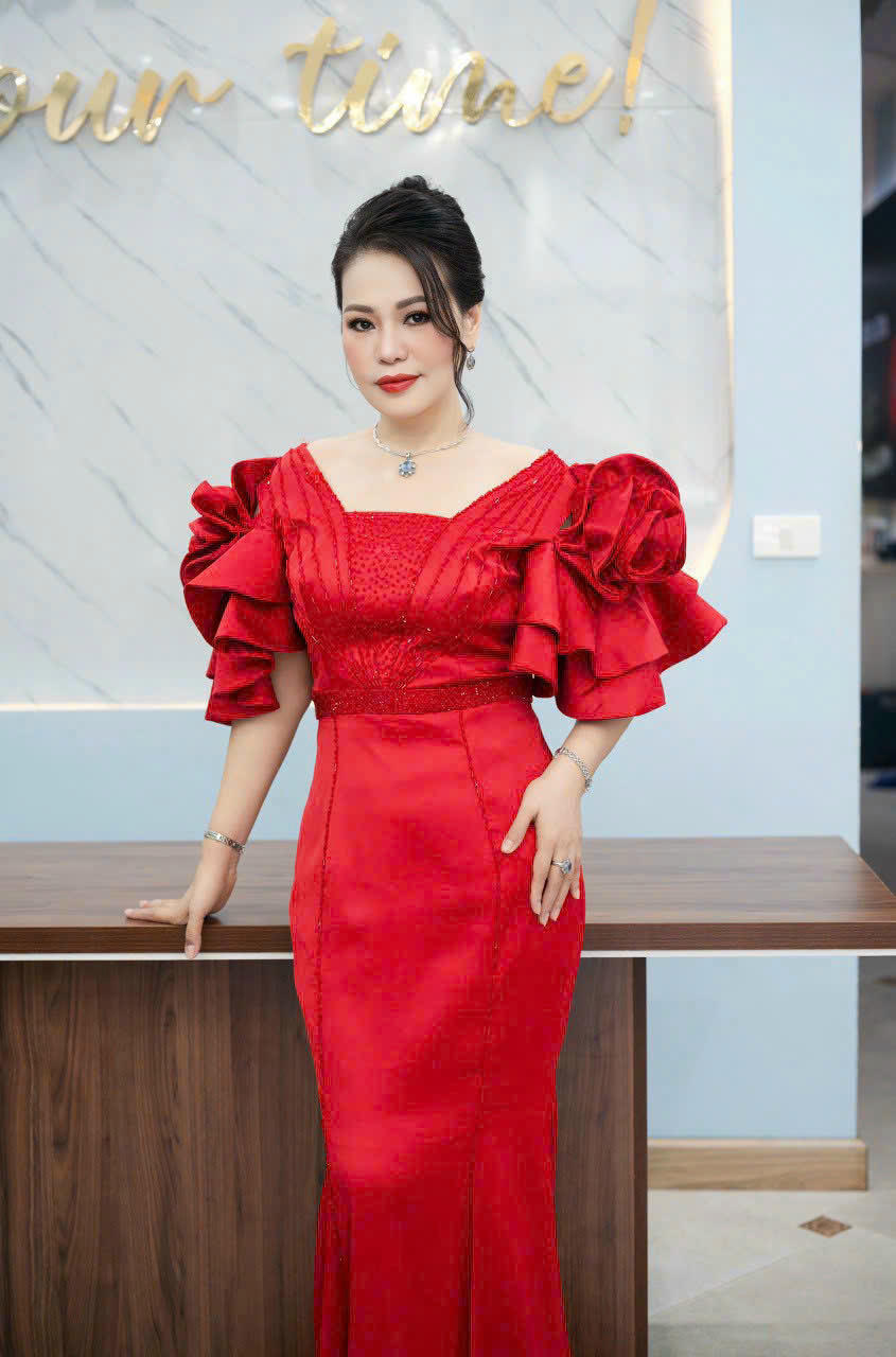 Vẻ đẹp rạng ngời, quý phái của bà Nguyễn Thị Bích Liên có được là nhờ vào công nghệ thủy liệu pháp Grand Sun