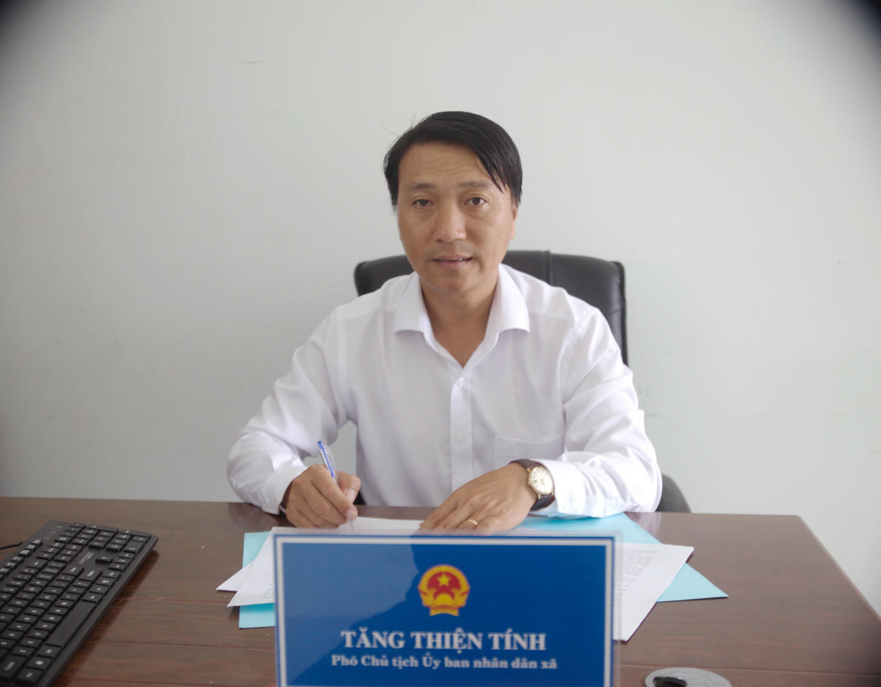 Ông Tăng Thiện Tính – Phó Chủ tịch UBND xã, kiêm Giám đốc Trung tâm Phục vụ Hành chính công xã Đất Mũi.