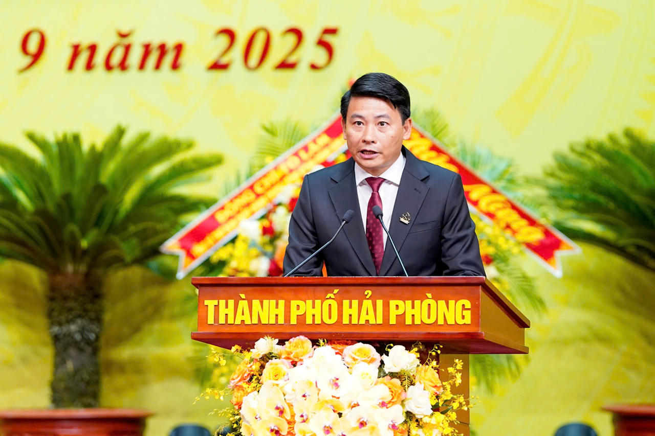 Ông Nguyễn Cao Lân, Phó Trưởng ban Thường trực Ban Tuyên giáo và Dân vận Thành ủy tham luận tại Đại hội.