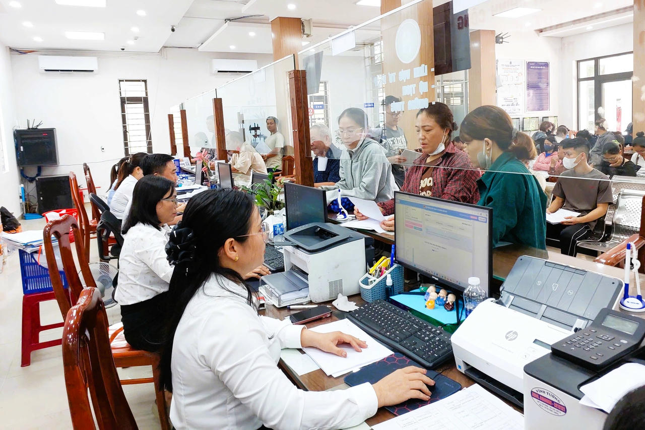 Người dân và doanh nghiệp khi nộp hồ sơ trực tuyến sẽ được miễn nhiều loại phí, lệ phí.