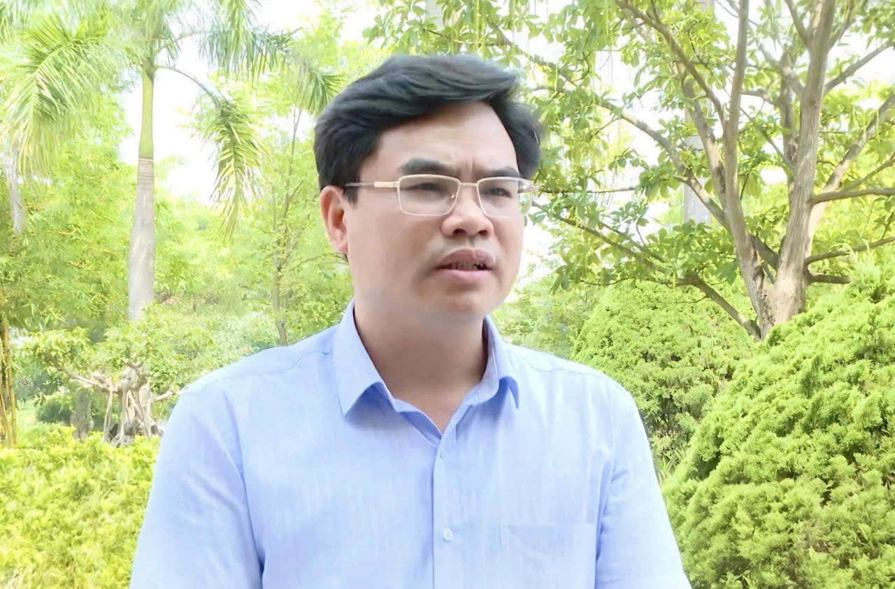 Thầy giáo Nguyễn Chí Thức, Phó Hiệu trưởng Trường Phổ thông Dân tộc Nội trú THPT tỉnh Tuyên Quang. (Ảnh: Lê Hanh)