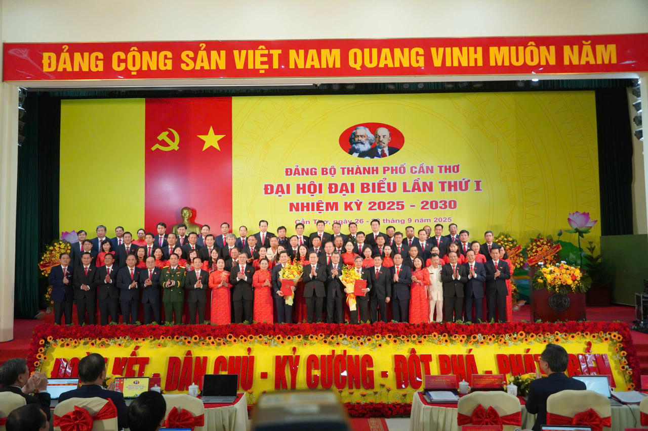 Ban Chấp hành Đảng bộ TP Cần Thơ nhiệm kỳ 2025 - 2030 ra mắt Đại hội.