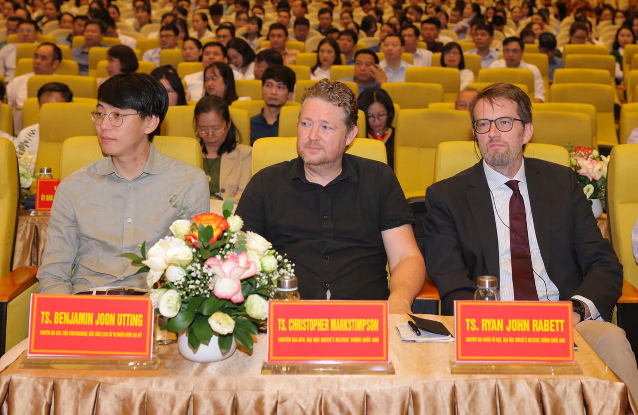   Các đại biểu dự hội nghị.