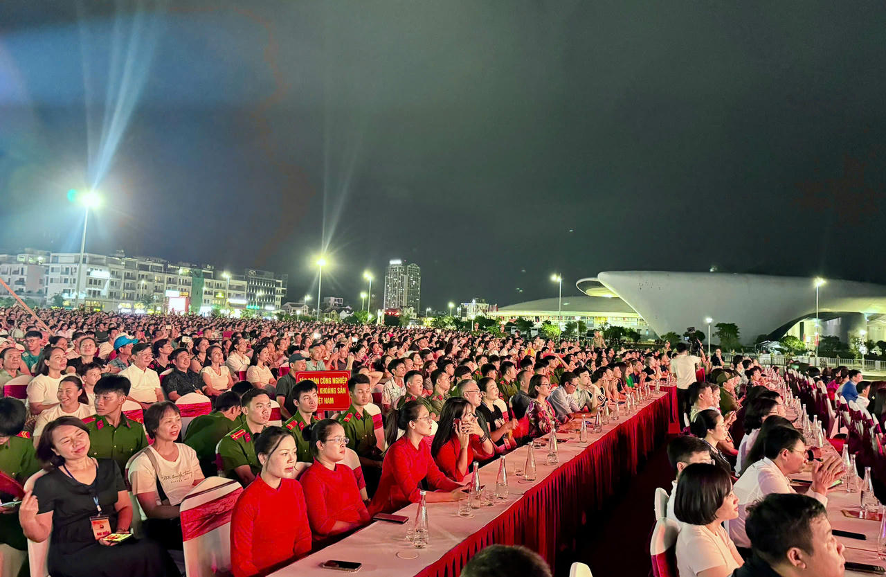 Thu hút trên 15.000 người đến xem Chương trình Nghệ thuật.