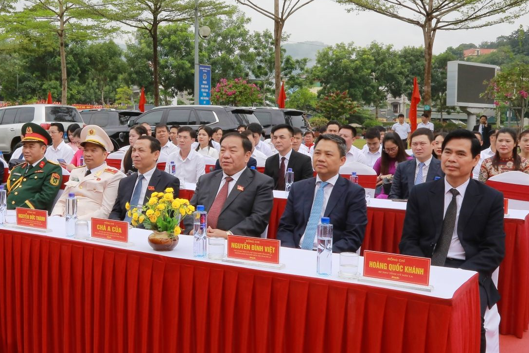 Các đại biểu tham dự buổi lễ.