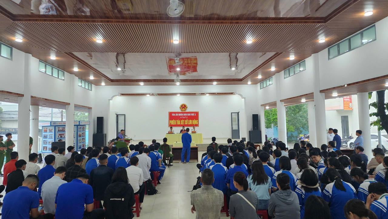 Quang cảnh phiên toà.