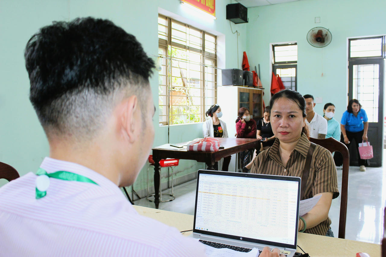 Chị Nguyễn Thị Túy Phượng vay vốn từ chương trình học ngành STEM, cho con theo đuổi ước mơ đại học.