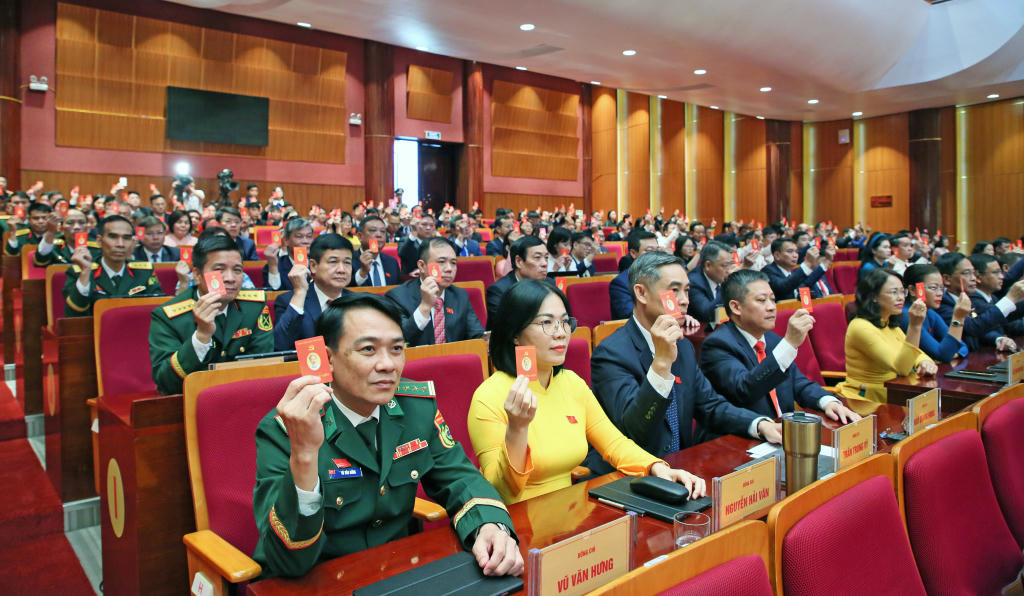 Nghị quyết Đại hội đại biểu Đảng bộ tỉnh Quảng Ninh lần thứ XVI đã xác định 4 nhóm nhiệm vụ thường xuyên và giải pháp lớn nhằm hiện thực hoá các mục tiêu phát triển trong nhiệm kỳ mới.