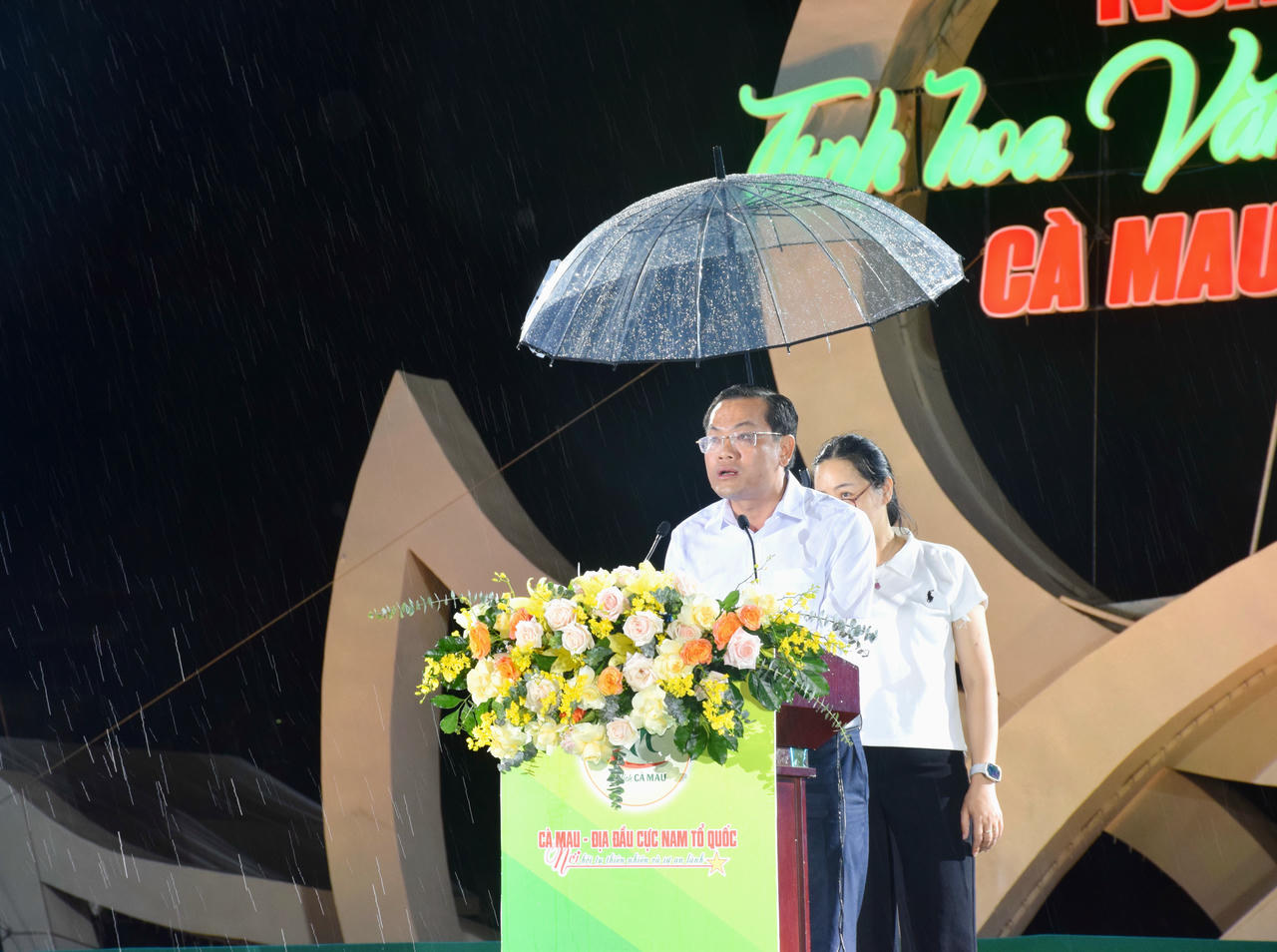 Ông Ngô Vũ Thăng – Phó Chủ tịch UBND tỉnh Cà Mau, phát biểu tại lễ khai mạc Ngày hội.