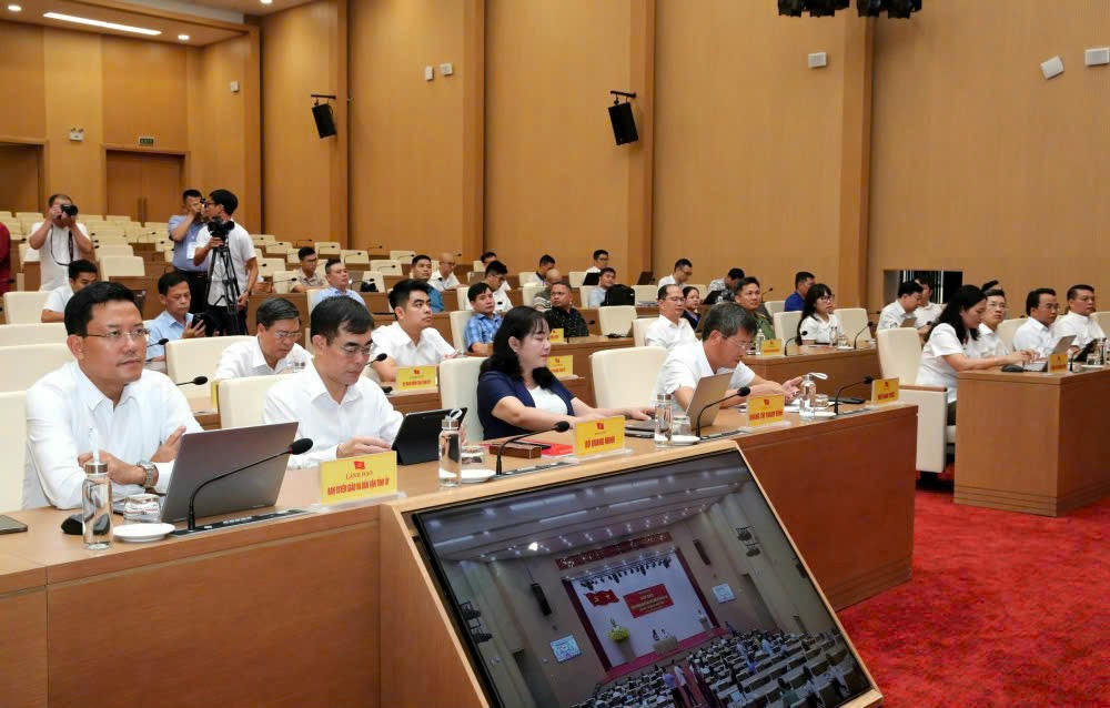 Đại biểu và các nhà báo tham dự họp báo. 