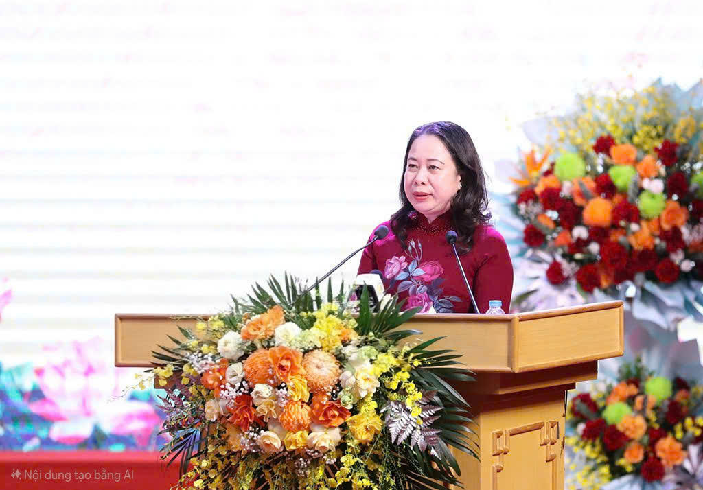 Bà Võ Thị Ánh Xuân, Phó Chủ tịch nước, Phó Chủ tịch thứ Nhất Hội đồng Thi đua Khen thưởng Trung ương phát biểu tại Đại hội.