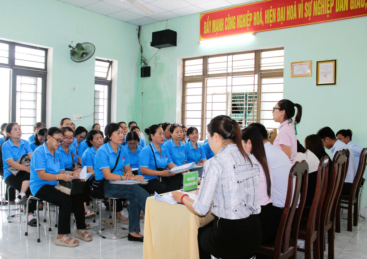 Các phòng giao dịch thuộc Chi nhánh NHCSXH TP Đà Nẵng đẩy mạnh công tác tuyên truyền, phổ biến chính sách tín dụng, hướng dẫn sử dụng vốn hiệu quả.