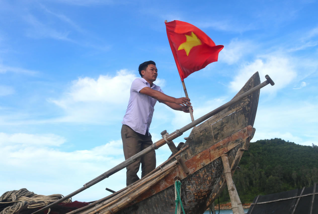 Phát huy vai trò của đảng viên trên những con tàu vươn khơi - Bài 1: Những thủ lĩnh giữa “mặt trận” biển cả