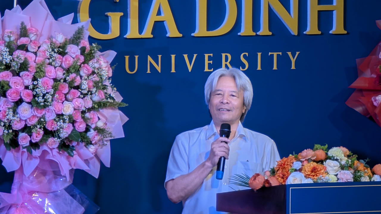 GS.TS Võ Khánh Vinh,
Phó Chủ tịch Hội đồng giáo sư ngành Luật phát biểu đề dẫn Hội thảo.