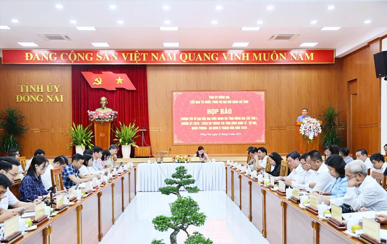 Họp báo thông tin về Đại hội Đảng bộ tỉnh Đồng Nai lần thứ I. Ảnh: BDT