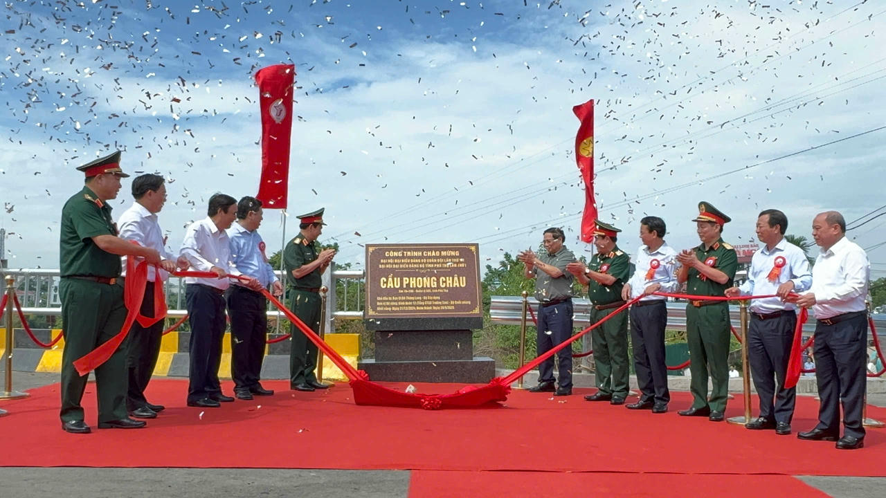 Khánh thành cầu Phong Châu mới: Hoàn thành trước tiến độ, nối thông huyết mạch Quốc lộ 32C