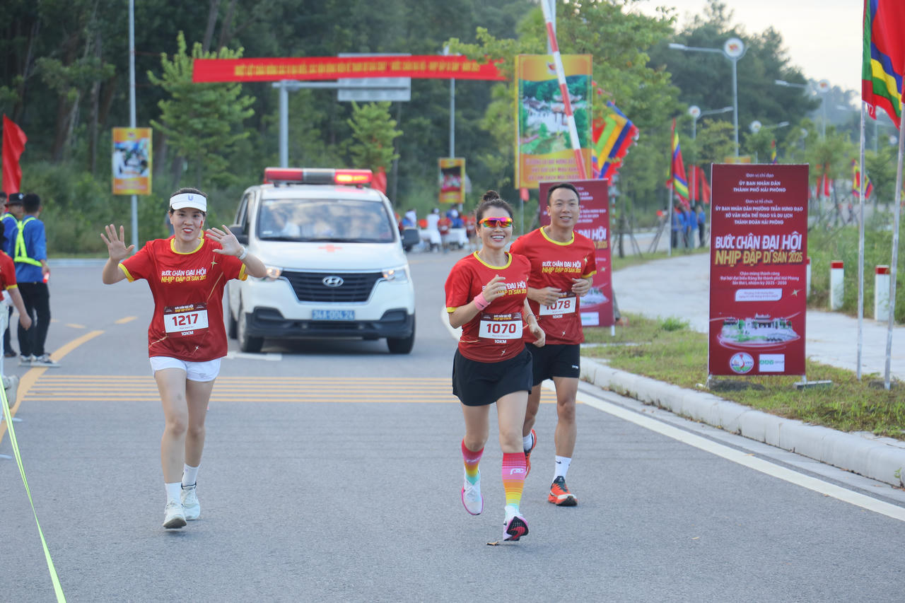 Giải chạy nhằm khơi dậy phong trào rèn luyện thân thể trong Nhân dân.